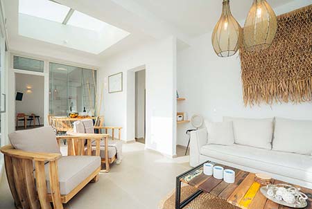 Ευρύχωρο καθιστικό στην κατοικία Διψέλι