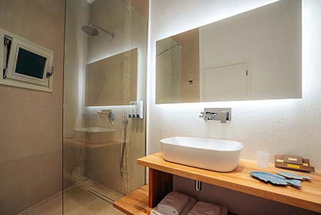 Μοντέρνο μπάνιο στην κατοικία Διψέλι