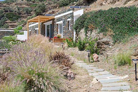 Διάδρομος προς την κατοικία Διψέλι στο Melianthos Villas στη Σίφνο