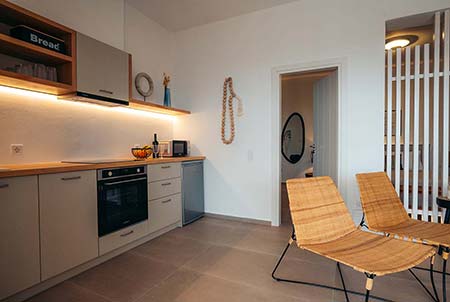 Κουζίνα και τραπέζι φαγητού