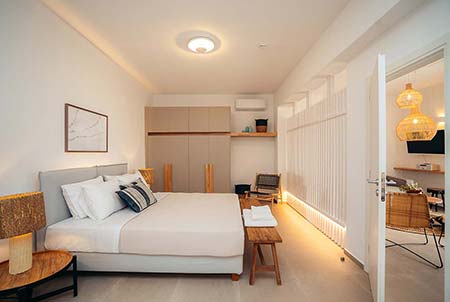 Ευρύχωρο υπνοδωμάτιο με διπλό κρεβάτι