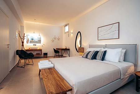 Ευρύχωρο υπνοδωμάτιο με διπλό κρεβάτι