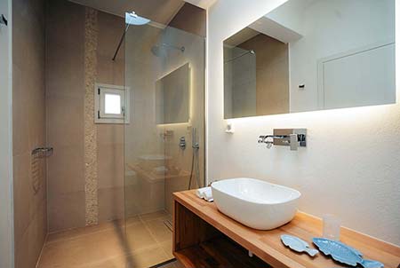 Μοντέρνο μπάνιο στην κατοικία Κυψέλη