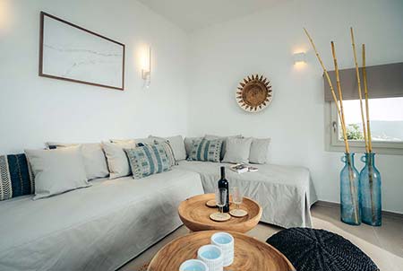 Ευρύχωρο καθιστικό στην κατοικία Κυψέλη