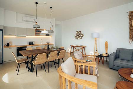 Η κουζίνα και το καθιστικό στην κατοικία Σμάρι