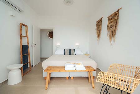 Υπνοδωμάτιο με διπλό κρεβάτι