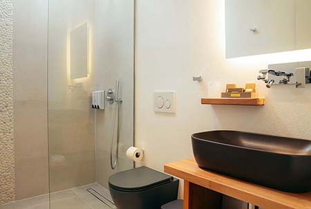 Μοντέρνο μπάνιο στο υπνοδωμάτιο