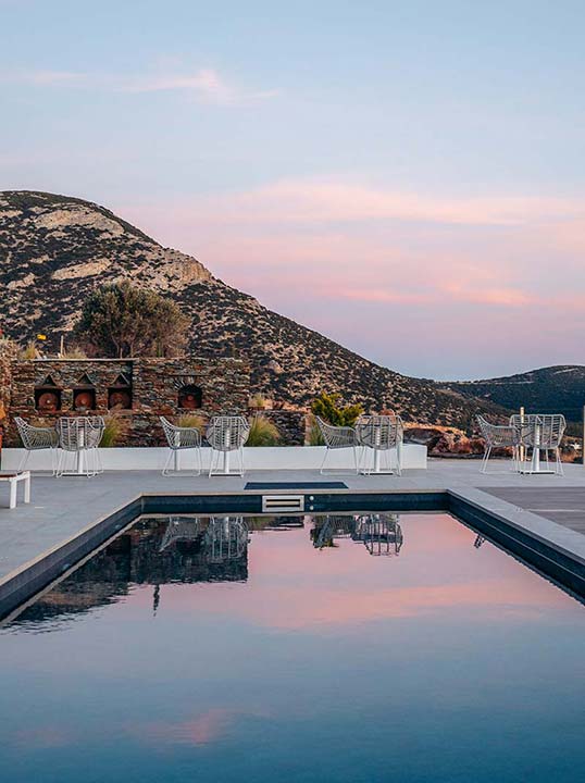 Τα χρώματα την ώρα της δύσης στο Melianthos villas στη Σίφνο
